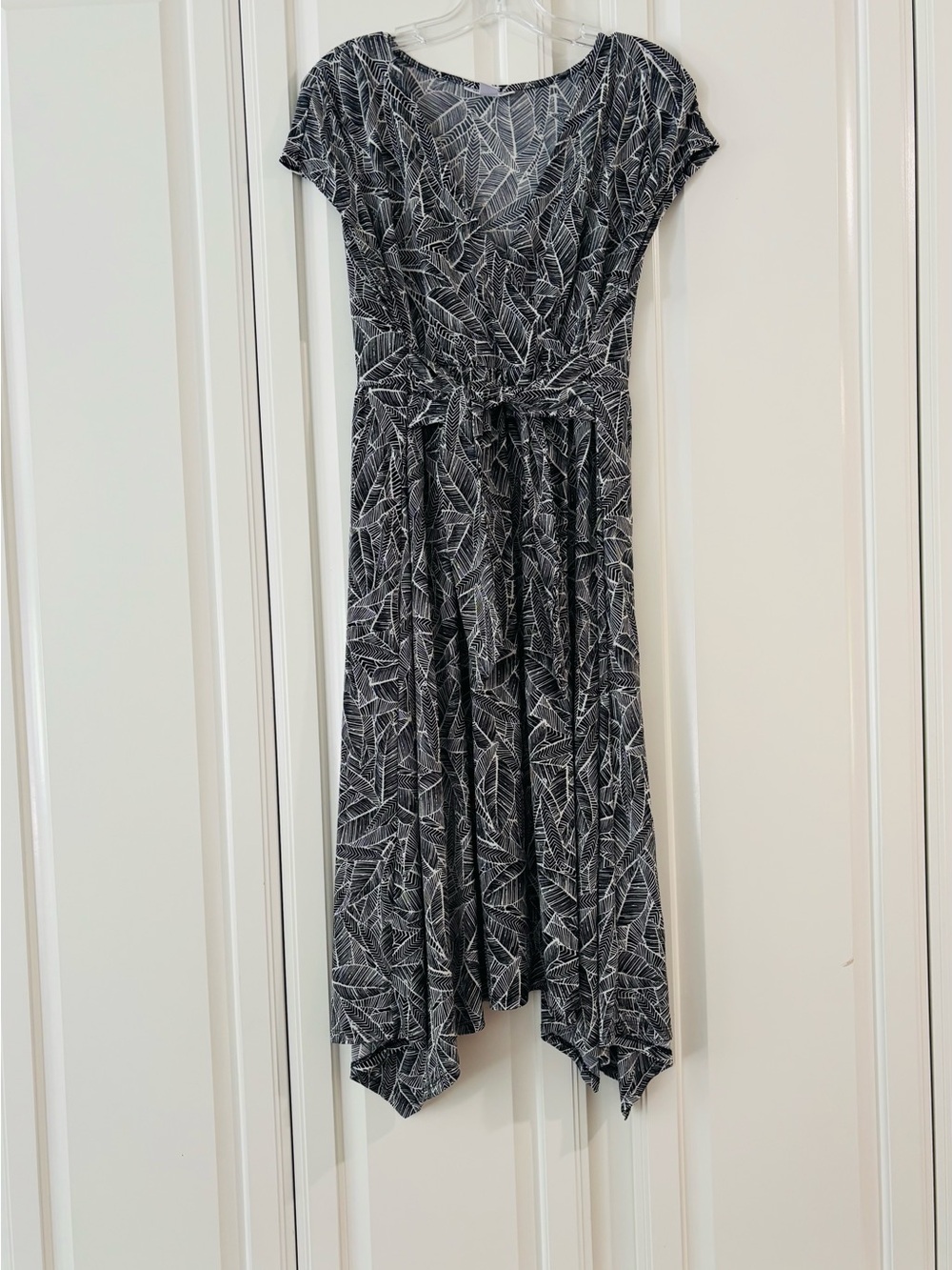 Motherhood Maternity Black and White Leaf-Print High-Low Dress - Large